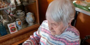 104-летняя одесситка получила свой первый загранпаспорт