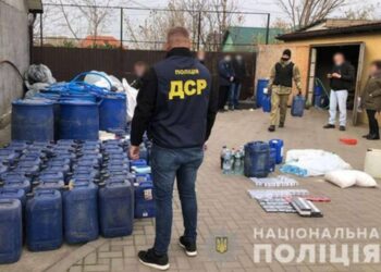 Больше ста литров поддельного спиртного. Полиция Измаила выявила незаконный бизнес