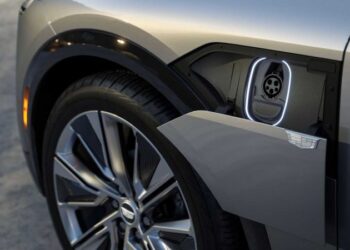 Совершенно секретно: Cadillac показал дилерам новый электрокар » Автоновости