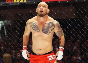 Аллахвердян победил Сантоса в главном бою турнира AMC Fight Nights 109 в Сочи