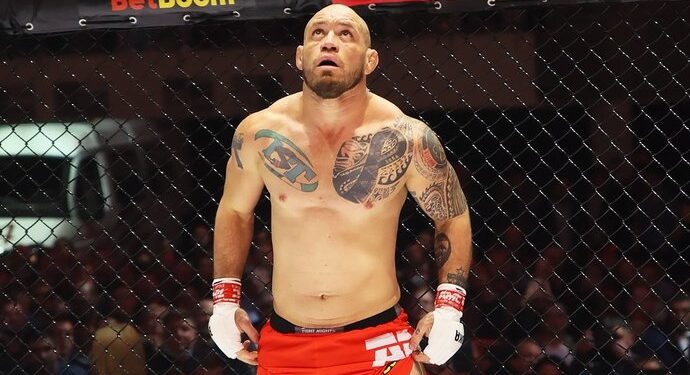 Аллахвердян победил Сантоса в главном бою турнира AMC Fight Nights 109 в Сочи