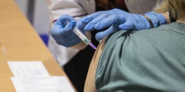 Вакцинированных бустером от COVID-19 в Украине уже более 130 тысяч
