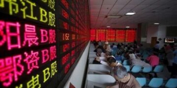 Акции китайских компаний рекордно обвалились – Bloomberg