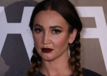 Ирина Бузова расплакалась в шоу Леры Кудрявцевой из-за больной матери