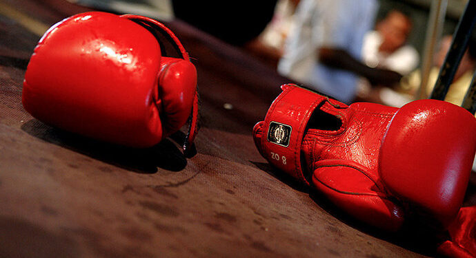 Чемпион WBO Кроуфорд подал многомиллионный иск против Боба Арума и Top Rank, обвинив промоутера в расистской предвзятости