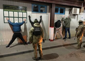 На Закарпатті затримано переправника ухилянтів за кордон разом із підопічними. ФОТО | Кримінальні новини