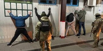 На Закарпатті затримано переправника ухилянтів за кордон разом із підопічними. ФОТО | Кримінальні новини