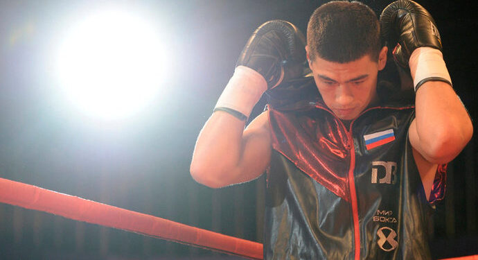 Бивол защитил титул чемпиона мира в полутяжелом весе по версии WBA