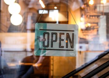 Депутати Києва спростили процедуру отримання дозволів на вивіски