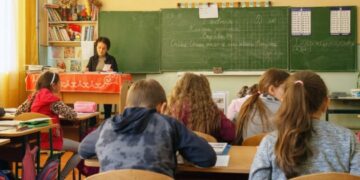 Як працюватимуть школи й дитсадки під час війни: Міносвіти визначило порядок