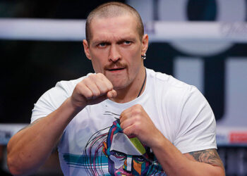 Усик заявил о готовности провести бой с Саулем Альваресом