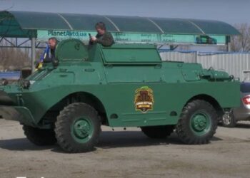 Українець передав військовим відреставрований бронеавтомобіль » Автоновости