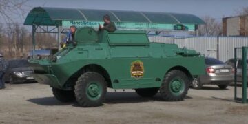 Українець передав військовим відреставрований бронеавтомобіль » Автоновости
