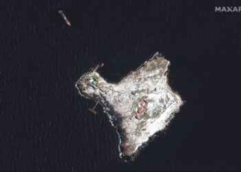 CNN опубликовали первый снимок острова Змеиный после атаки ВС РФ (фото)