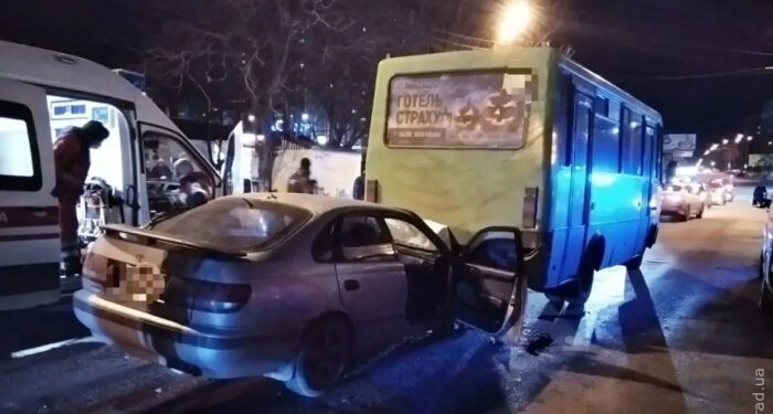 ДТП на Заболотного: нетрезвый водитель врезался в маршрутку