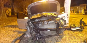 ДТП в Суворовском районе: автомобиль врезался в столб
