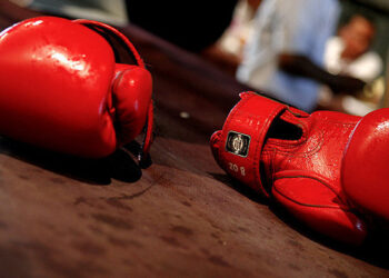 Экс-чемпион мира по боксу нанял бездомного на работу с зарплатой 10 тысяч долларов в месяц