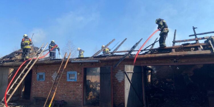 У с.Сілець внаслідок спалювання сухої рослинності чоловік отримав опіки – Новини Львова та області