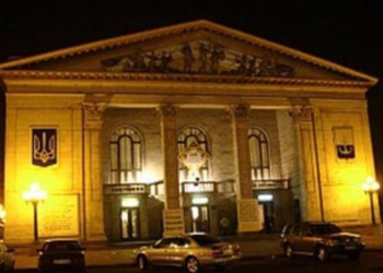 Италия поможет Украине восстановить театр в Мариуполе