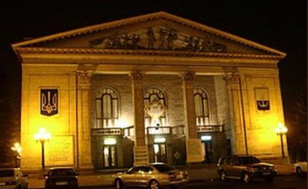 Италия поможет Украине восстановить театр в Мариуполе