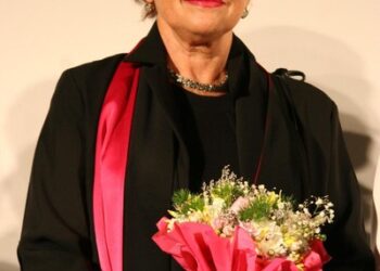 К чему приводит война между родителями. Психолог об Аршавине и Фатеевой, бросивших детей |