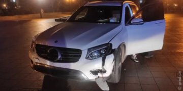 Пьяный водитель устроил гонки и сломал ограждения на Думской площади