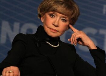 Пластический хирург о лопнувшем грудном импланте Леры Кудрявцевой и лице Веры Алентовой |