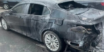 Поджигатели автомобиля на Лидерсовском бульваре задержаны