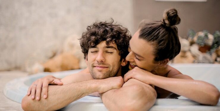 Расслабьтесь вечером: новинки бьюти-индустрии для нее и для него |