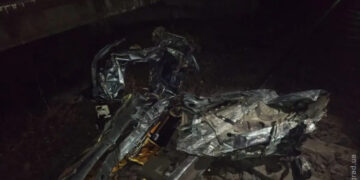 Сбил шлагбаум и попал под поезд: смертельное ДТП на переезде в Одесской области