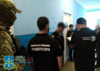 Требовали деньги за пользование квартирой пропавшей измаильчанки: полицейские предстанут перед судом (фото)