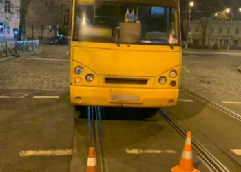 В центре Одессы маршрутный автобус сбил пожилую одесситку