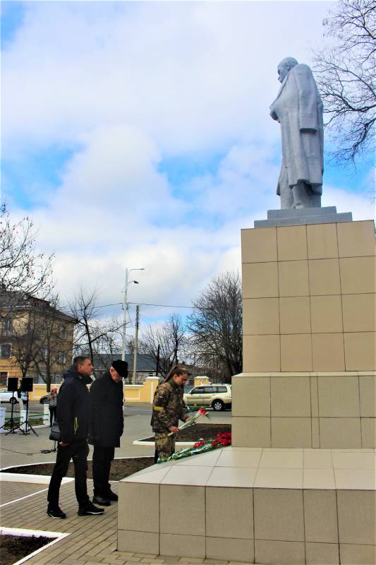 В Измаиле прошёл митинг памяти Великого Кобзаря - Тараса Григорьевича Шевченко - Город 24 (ФОТО)