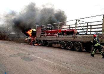 В селе Немировское горел грузовой автомобиль