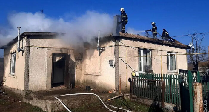 В селе под Одессой горел частный дом