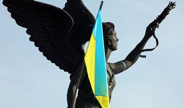 В Украине предложили отменить выходные на 8 марта и 1 мая