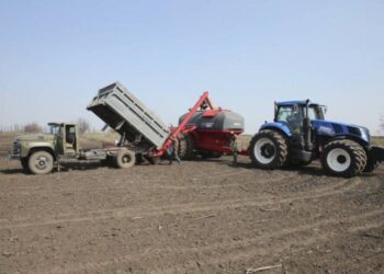 «Війна війною, а обід — за розкладом»: Одещина розпочала весняно-польові роботи, щоб в Україні був хліб і до хліба