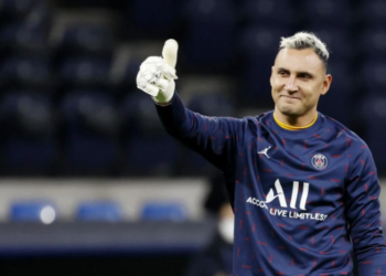 Звездный вратарь разместил у себя дома 30 украинских беженцев