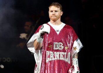 После слов о величии Бивола Альварес вдруг заявил, что именно он выиграл бой