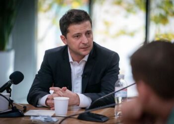 Зеленський заявив про тимчасову заборону продажу землі іноземцям