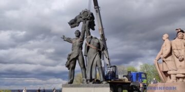 Майже 70% українців підтримують демонтаж пам’ятників, пов’язаних з росією