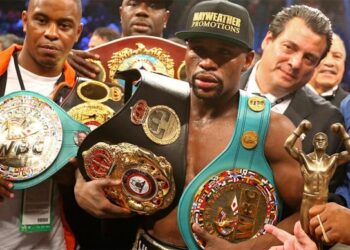 Мейвезер заработал более 50 тысяч долларов на победе Бивола в бою с Канело