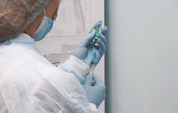 Число вакцинированных бустером от COVID-19 в Украине приблизилось к 300 тысячам