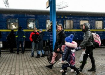 Як діяти, коли дитина опинилася без батьків і дорослих