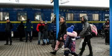 Як діяти, коли дитина опинилася без батьків і дорослих