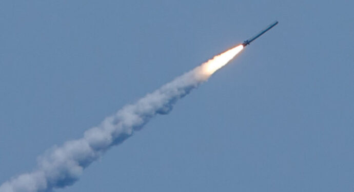 В Одесі рашистські ракети влучили в аеропорт та підприємство з виготовлення меблів | Кримінальні новини