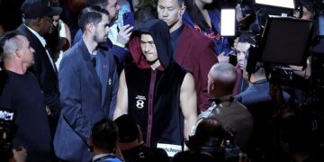Дрозд считает, что в реванше с Альваресом Бивол потребует и гимн, и флаг, и любимую композицию