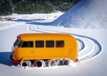 Реставратори повернули до життя унікальний восьмиколісний Volkswagen » Автоновости
