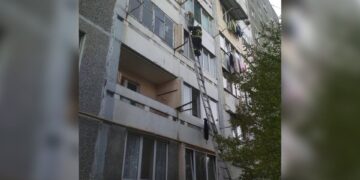 У Добротворі рятувальники зняли з четвертого поверху 11-річного хлопчика – Новини Львова та області