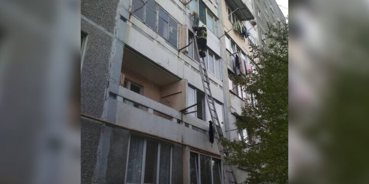 У Добротворі рятувальники зняли з четвертого поверху 11-річного хлопчика – Новини Львова та області